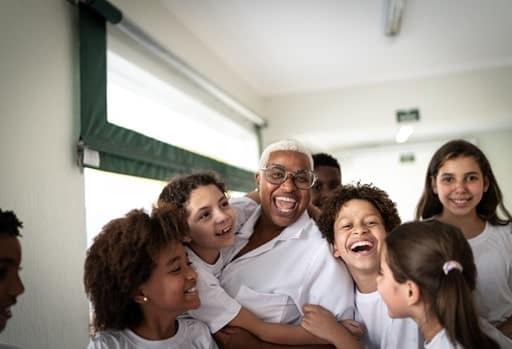 Grupo CS Servicos: Cartilha Segurança nas Escolas na Prática